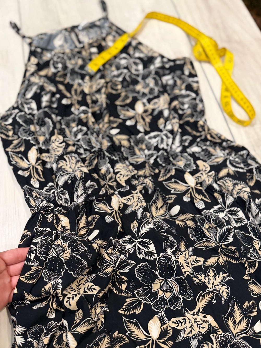 Old Navy Black Floral Print Pockets Halter Romper Large Neutral Summer Coastal - Picture 13 of 13